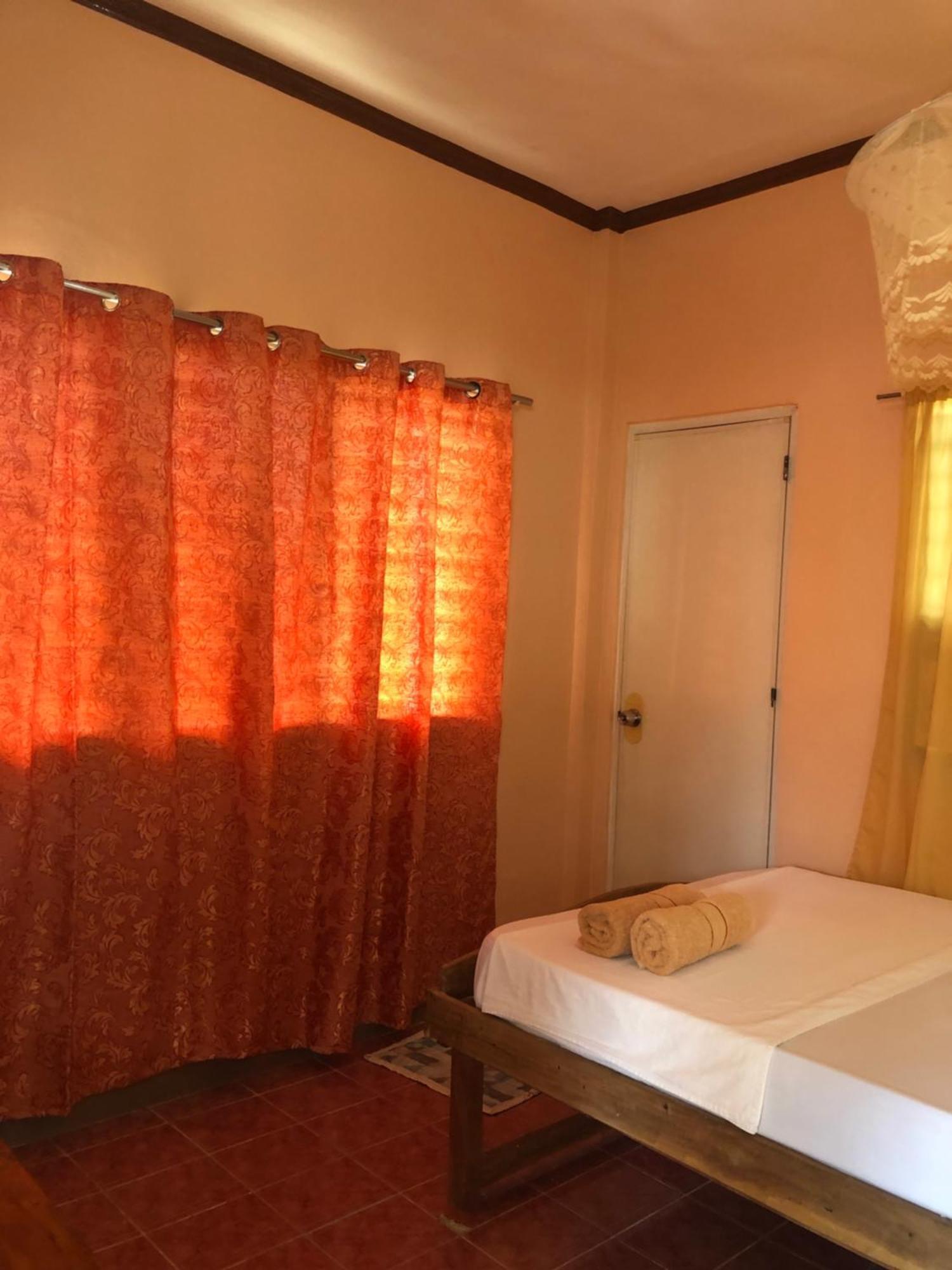 Fely'S Homestay Batuan Экстерьер фото